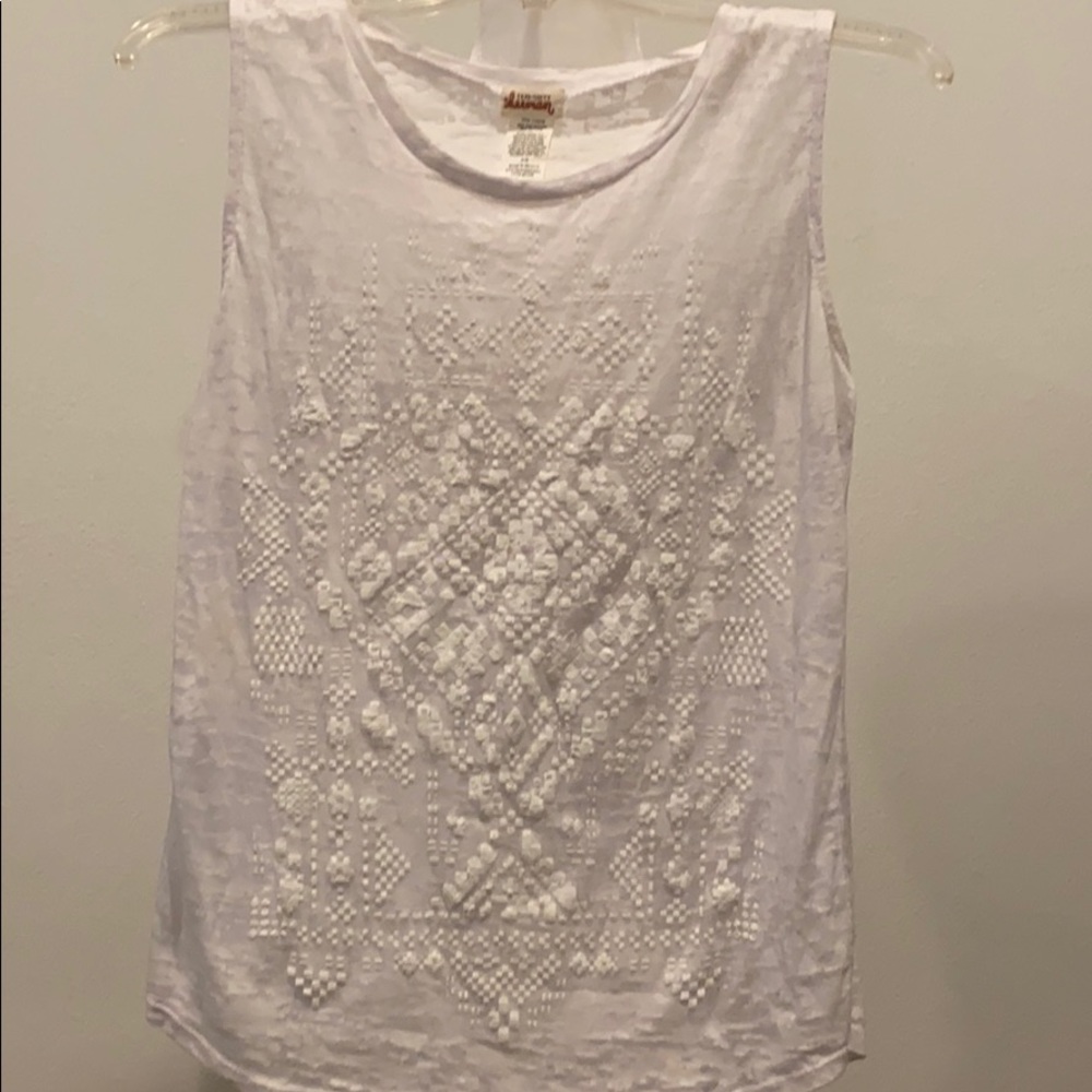 White burnout tank with tribal pattern